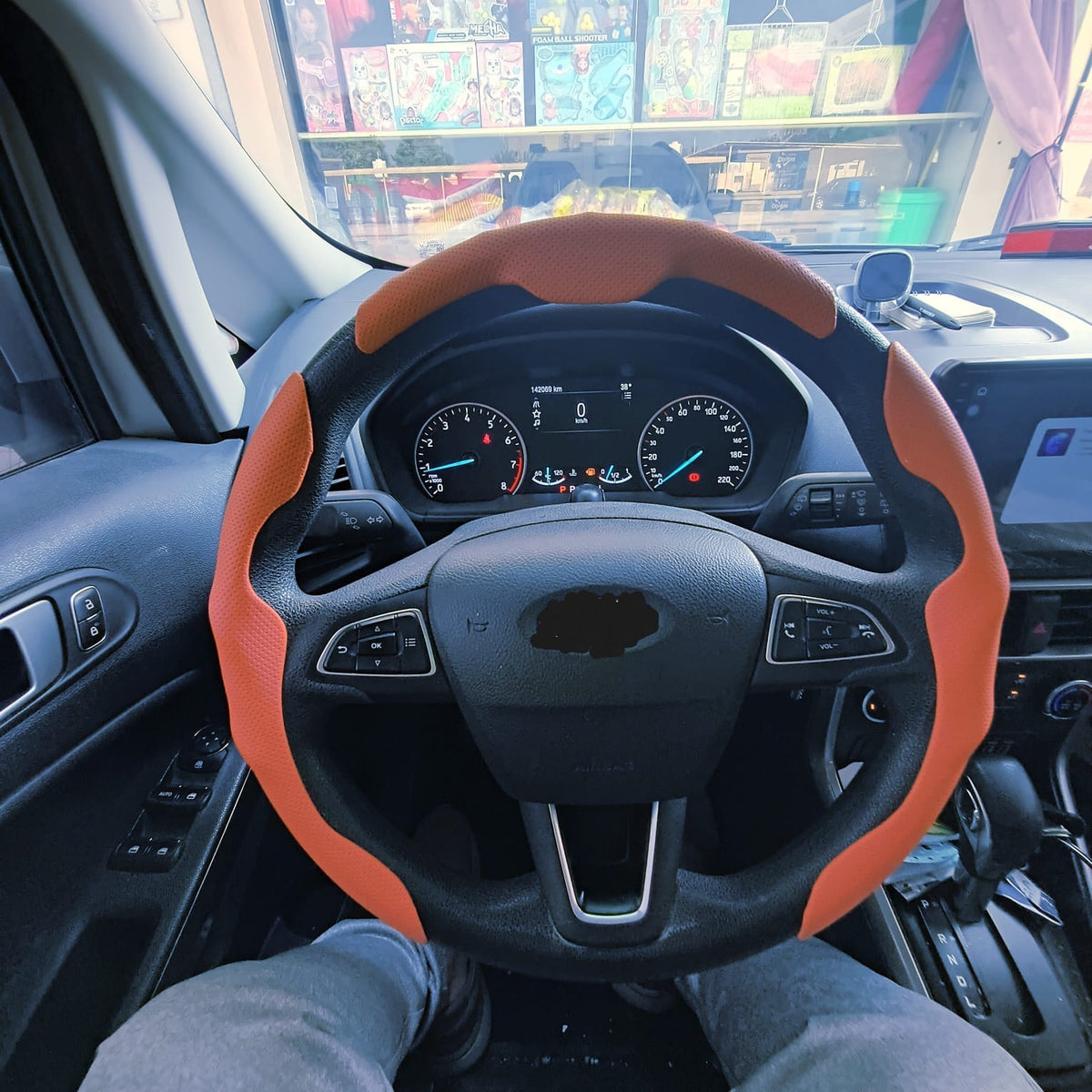 PREMIUM SPORTY UNIVERSAL STEERING WHEEL COVER (ANTI SLIP - NEPPA LEATHER)